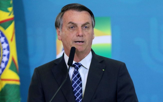 Bolsonaro diz que jornalistas têm mais chances de morrer de Covid-19