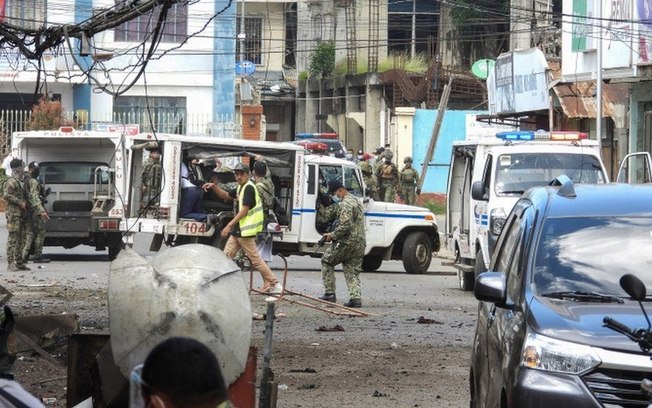 Duas explosões atingem as Filipinas, matando, pelo menos, 14 pessoas