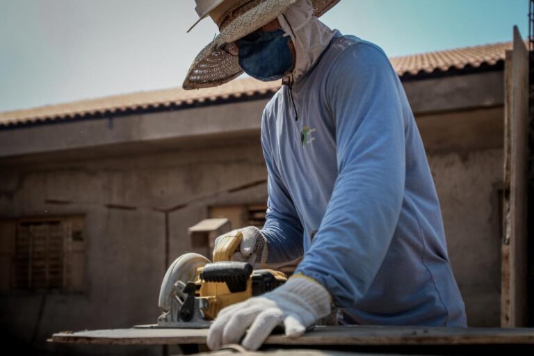 Governo de Mato Grosso emprega quase 800 pessoas ao reformar e construir escolas em todo o estado