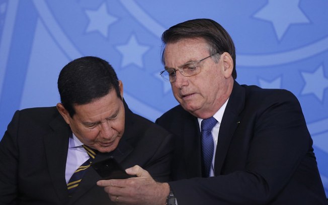 ‘Não tem pergunta decente para fazer?’, diz Bolsonaro a repórter em evento