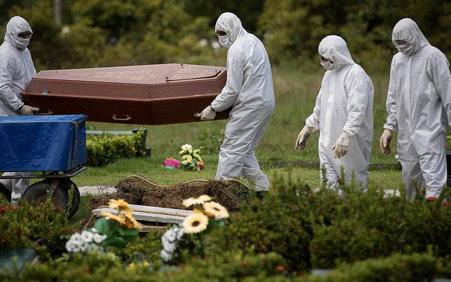 Casos confirmados de Covid-19 caem, mas mortes sobem no Sudeste e Centro-Oeste
