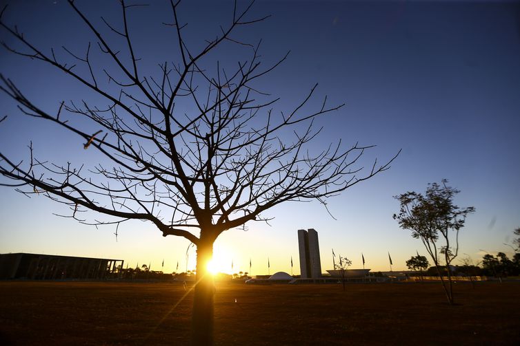 Seca faz governo do Distrito Federal emitir alerta à população