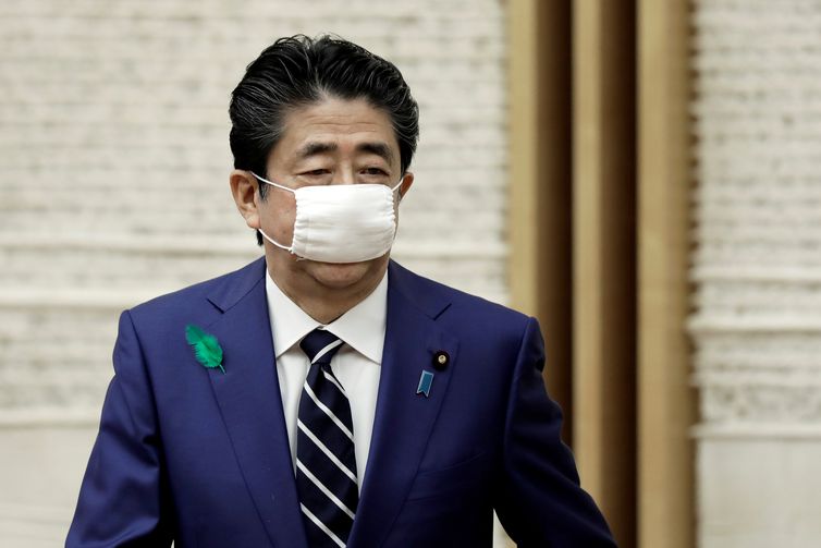 Primeiro-ministro do Japão anuncia que vai renunciar ao cargo