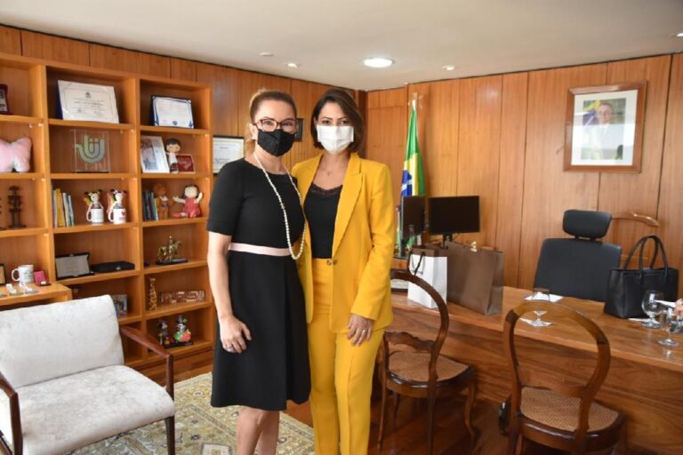 Primeira-dama de MT participa de evento em Brasília a convite de Michelle Bolsonaro