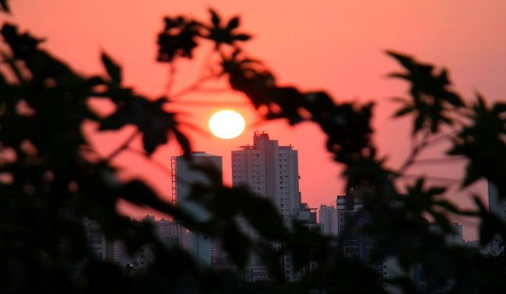 Tempo mantém condições de calor extremo e baixa umidade do ar nesta segunda-feira