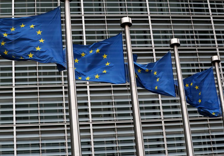 UE oferece 400 milhões de euros a iniciativa por vacina para covid-19
