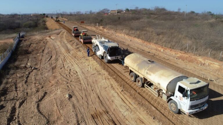 Pavimentação da CE-187 proporcionará melhor tráfego entre Cariri e Sertão dos Inhamuns