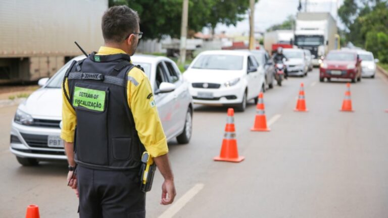 Começou a fiscalização para veículos com placa final 1 e 2