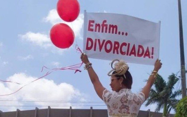 Mulher comemora divórcio com ensaio fotográfico: “Enfim… divorciada!”
