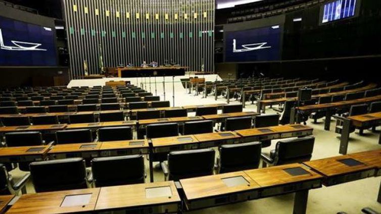 Entidades propõem reservar 50% das vagas em parlamentos para mulheres