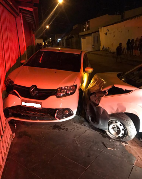 Motorista embriagado colide em veículos e casa em Ceilândia Norte