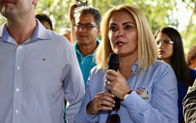 Ex-mullher de Bolsonaro comprou imóvel por valor 65% menor do que o fixado