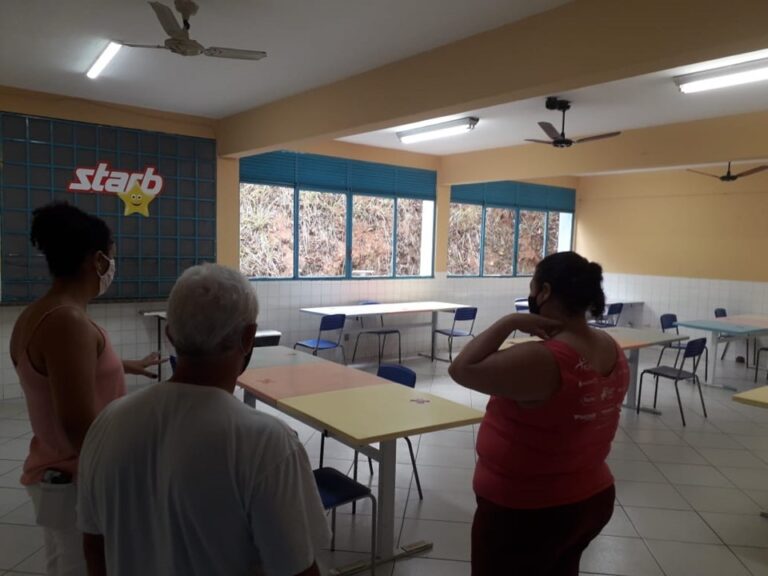 Escolas recebem familiares de alunos para informar sobre protocolos de segurança