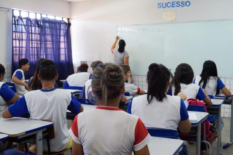 Pesquisa com os pais sobre o retorno das aulas presenciais vai até sexta-feira (09)