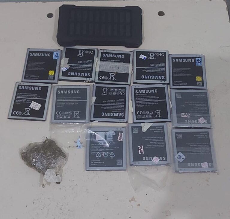 Policiais penais interceptam drone com baterias de celulares e droga