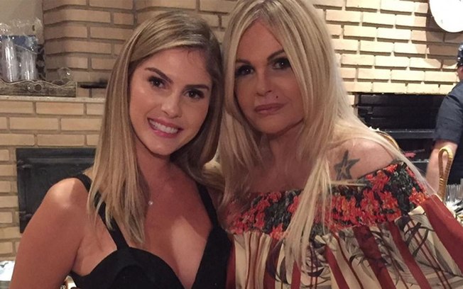 Bárbara Evans fala sobre a bissexualidade da mãe: “O que importa é ter amor”