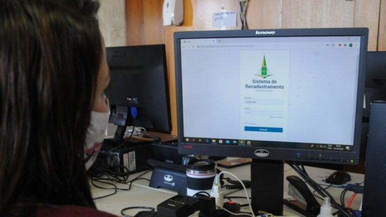 Servidores têm até sábado para fazer recadastramento