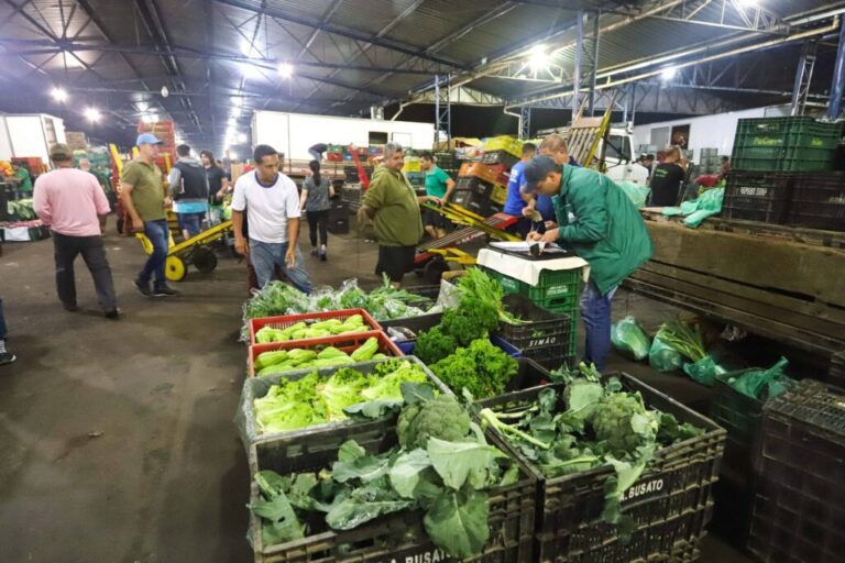 Ceasas de Londrina e Maringá terão horário especial segunda-feira