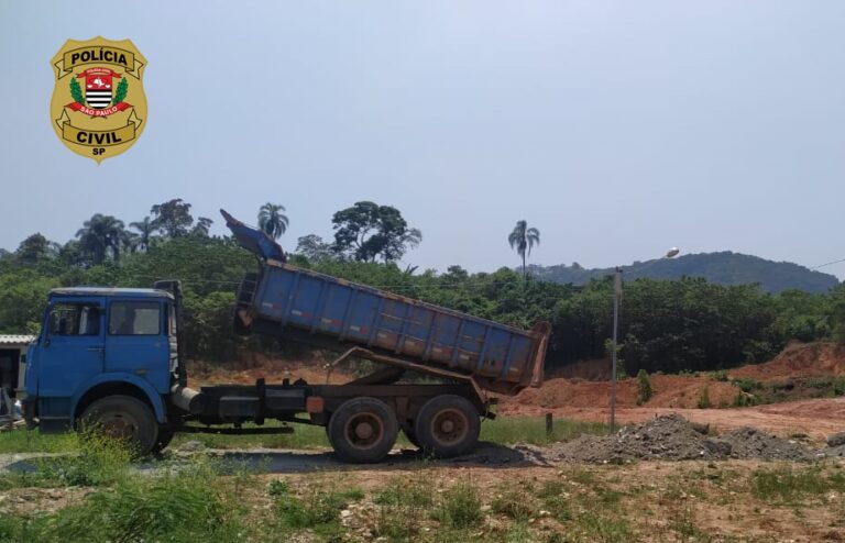 DPPC flagra caminhoneiro despejando entulho em área de proteção ambiental