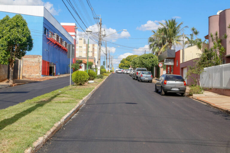 Obras levam segurança e  modernizam avenida  cartão-postal de Andirá