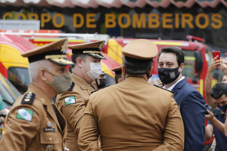 Governador entrega 15 novas viaturas para o Corpo de Bombeiros
