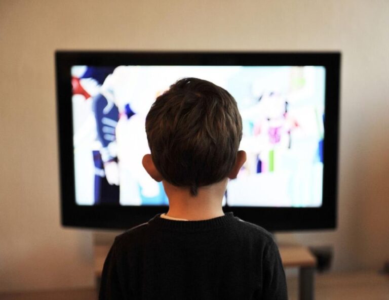 Procon alerta para consumo online e exposição de propagandas indesejadas para crianças