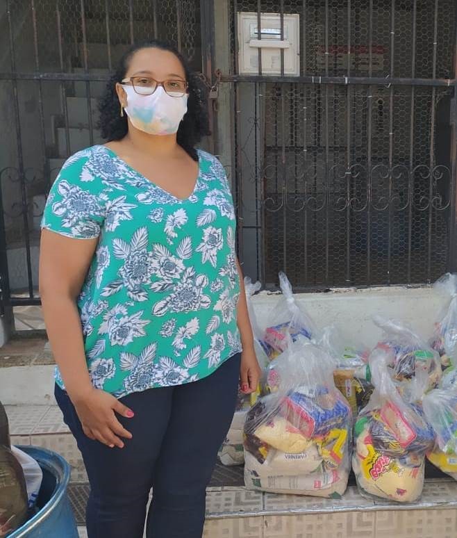 ES Solidário realiza entrega de doações de cestas básicas e máscaras à população em situação de rua