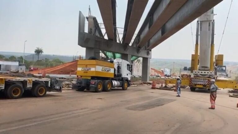 Instaladas 10 vigas de concreto no viaduto em construção no Torto