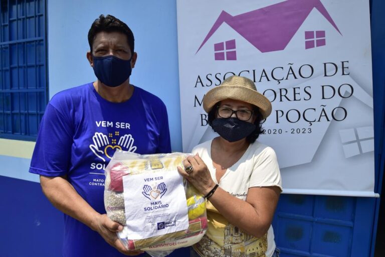 Campanha da primeira-dama atende moradores do bairro Poção com cestas básicas