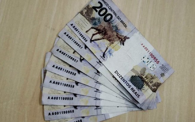 Homem recebe notas falsas de R$ 200 ao vender R$ 1,6 mil em refletores, no PE