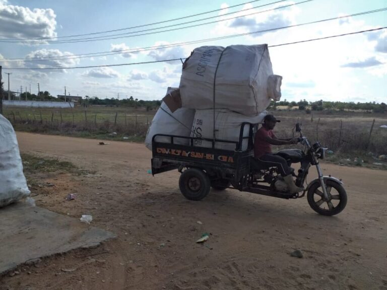 Recicladores começam a receber auxílio do Governo do Ceará