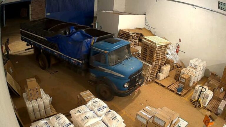 Polícia Civil apreende caminhão que teria sido usado em um furto no Tocantins