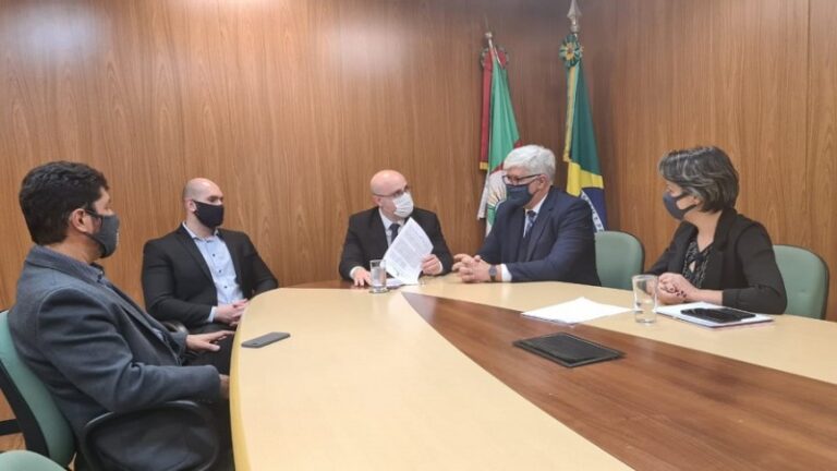 Sedetur e Porto de Rio Grande selam acordo para atração de investimentos