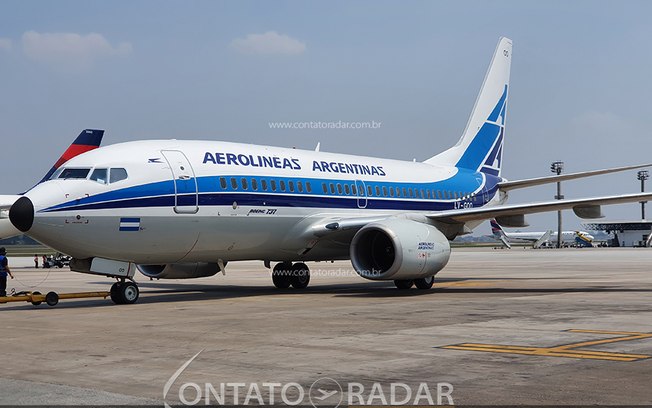 Após 25 anos, Aerolineas Argentinas volta ao Brasil com a pintura que resgatou história da companhia