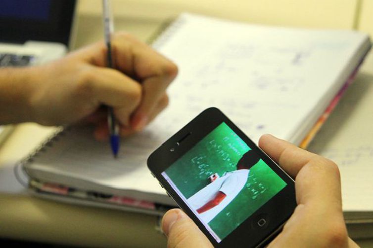 Pesquisa mostra aumento da confiança de professores para ensino online