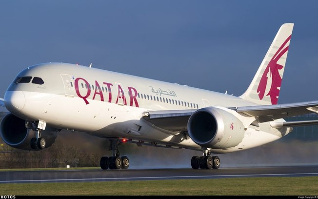 Outubro Rosa no mundo: Qatar desenha símbolo nos céus com Boeing 787