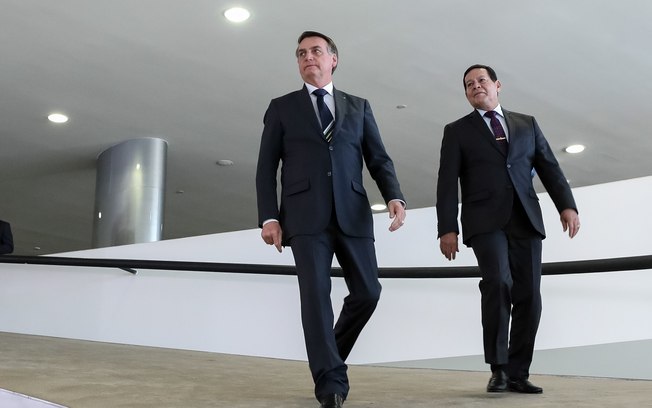 Bolsonaro deve disputar reeleição com outro vice, mas Mourão segue na política