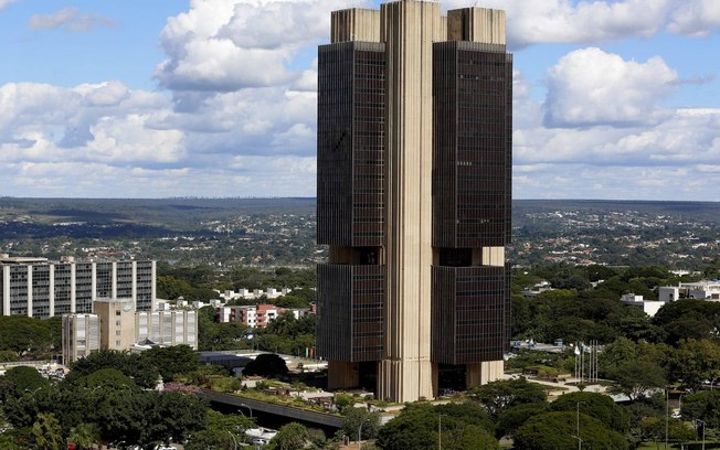 Economia brasileira terá queda de 5% em 2020, prevê mercado financeiro