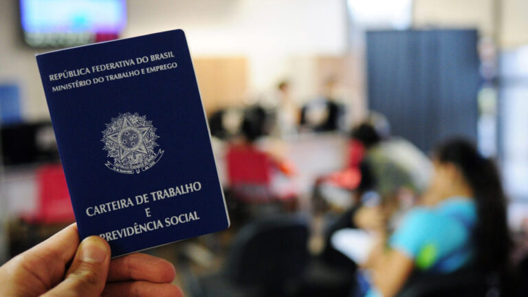 Salário de até R$ 3,1 mil nas agências do trabalhador
