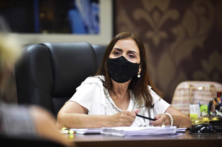 Rosamaria Carvalho toma posse como secretaria executiva do Fepeti