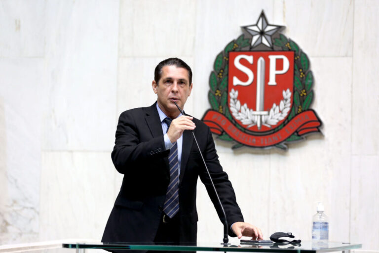 Sebastião Santos lamenta a morte de animais e a destruição de áreas de preservação permanente em SP