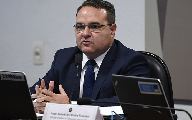Jorge Oliveira é aprovado por 53 votos a 7 para ministro do TCU