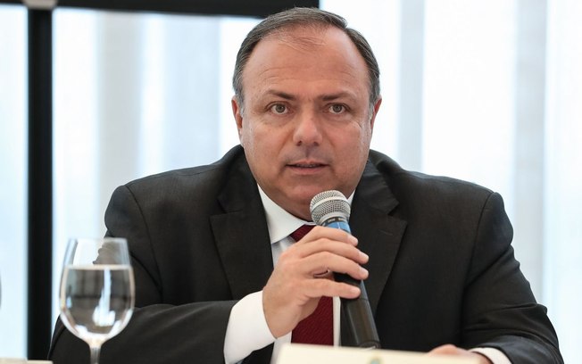 Ministro da saúde Eduardo Pazuello apresenta sintomas e fará teste de Covid-19