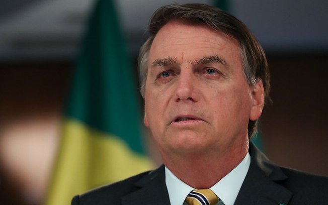 Bolsonaro e Pazuello conversam para “ajustar” falas sobre vacina, diz emissora