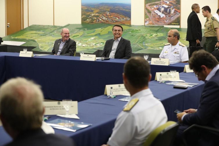 Bolsonaro visita laboratório do 1º submarino nuclear brasileiro