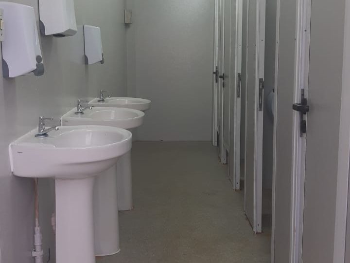 Novos banheiros no Alojamento Provisório do Autódromo