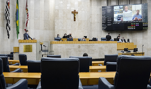 Em Sessão Plenária, vereadores discursam sobre educação, limpeza urbana e auxílio emergencial