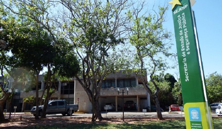 Sejusp e Senad realizam leilão para vender 30 lotes de sucatas e veículos apreendidos com drogas