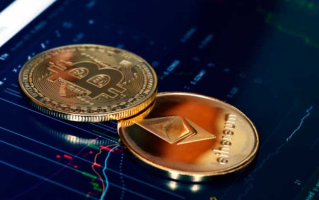 Bitcoin atinge máxima histórica e chega a R$ 71.265