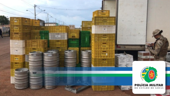 PMGO apreende caminhão baú com registro de roubo e carga de vinho avaliada em 150 mil reais